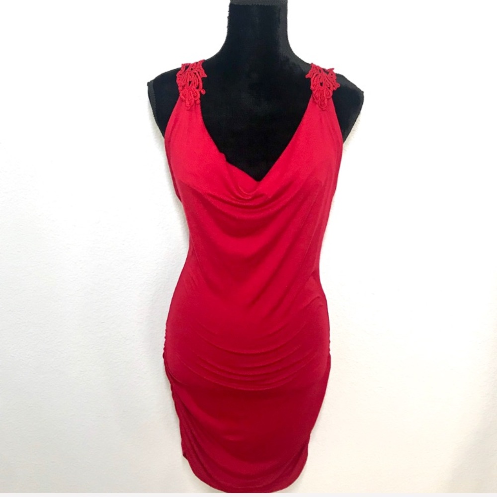 LACE BACK DRESS - Picture 3 of 10